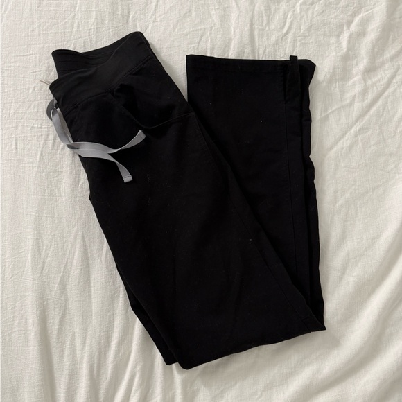 Scrubs - Picture 3 of 4